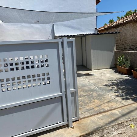 Olive Hill Apartment Karpofora Buitenkant foto